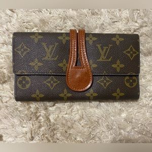 Brown Louis Vuitton Wallet- non authentic